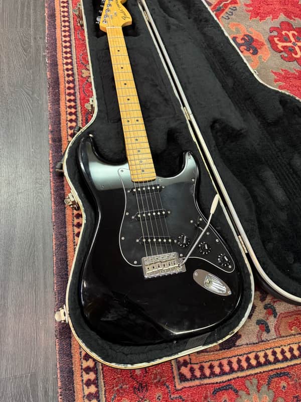 Fender Limited Edition American Special Stratocaster 2014 - ALL BLACK