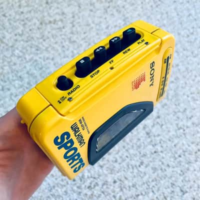 Sony WM-AF54 [COLLECTIBLE] Walkman Cassette Player, Top Yellow, Working ! image 3