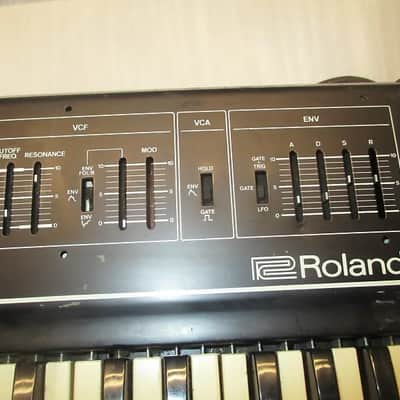 ROLAND SH 09 SYNTHESIZER image 2