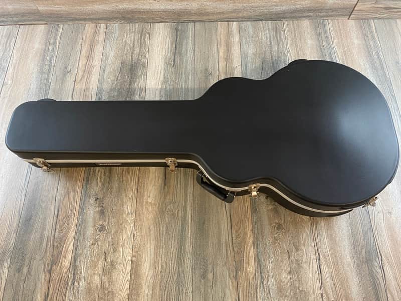 Road Runner Acoustic guitar Hard Case Jumbo body style image 1