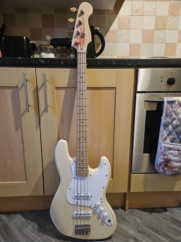 Squier Vintage Modified Jazz Bass | Reverb UK
