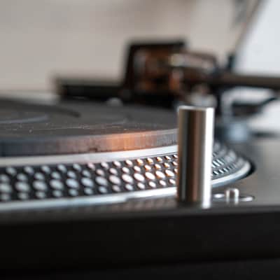 Technics SL-1200MK4 Black Direct Drive Turntable in Excellent condition image 14