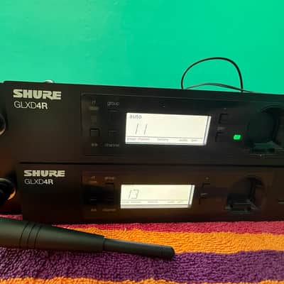 2 Shure GLXD Wireless mic system with soft SKB case image 2