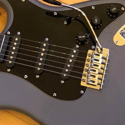 Donner Standard Series Stratocaster style Gray Electric Guitar Single Coil Pickups Soft Case, Strap image 6