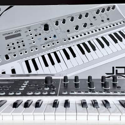 Roland JD-Xi 37-Key Analog/Digital Crossover Synthesizer 2015 - Present - White image 4
