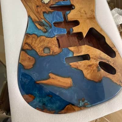 Single-Single-Humbucker pickup setup River table style Resin wood Blue seawater resin veneer Mahogany strat Electric guitar body SSH image 2