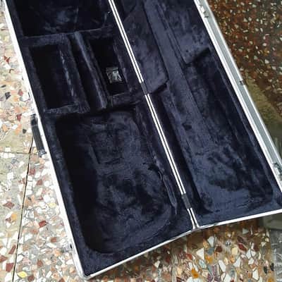 No Name Generic Pro aluminium guitar case 2010's - Ribbed aluminium image 2