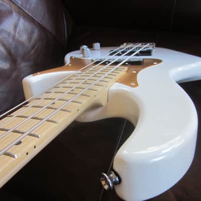 Aria Pro II 4-String Electric Bass RSB-618/4-WH - White/Gold image 3