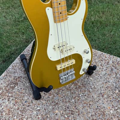 St. Blues King Blues Bass Guitar - Gold Top image 1