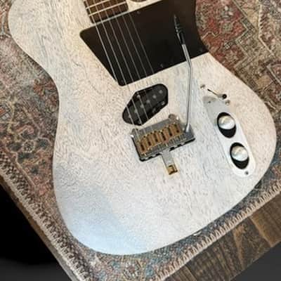 Tao Guitars T-Bucket. 2021 - Korina w/ 25.5" scale lentgh and hiddenn neck Pickup.) NEW, Authorized Dealer) image 3