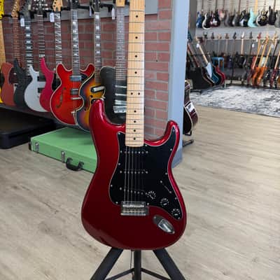 Fender Player Stratocaster with Maple Fretboard 2023 - 2024 - Candy Apple Red image 2