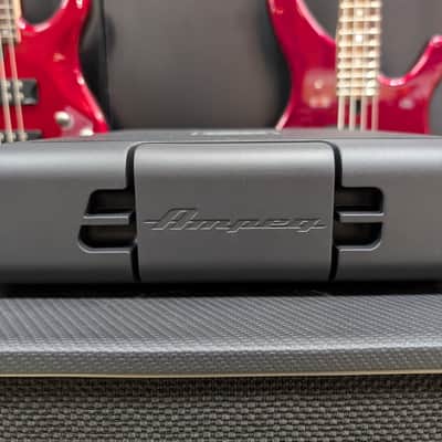 Ampeg Venture V7 700-Watt Bass Amp Head - Black image 4