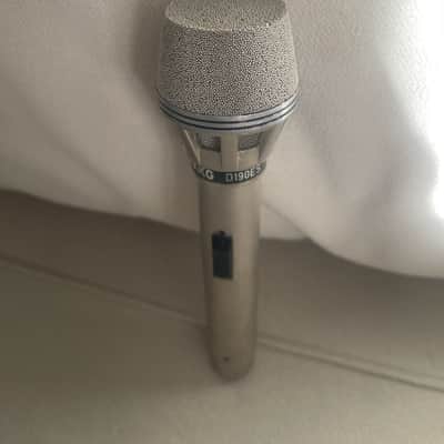 Vintage 1970's AKG D190ES Dynamic Cardioid Microphone Low Z 200 OHMS w/ On/Off Switch image 3