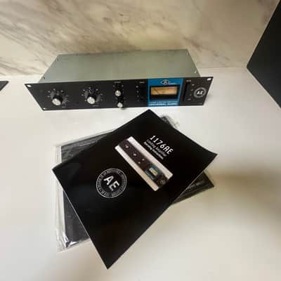 Universal Audio 1176AE Anniversary Edition Limiter 2009 - Black / Blue Stripe image 19
