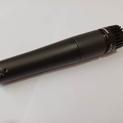 Shure SM57 Cardioid Dynamic Microphone - with zip case and mic clip image 10