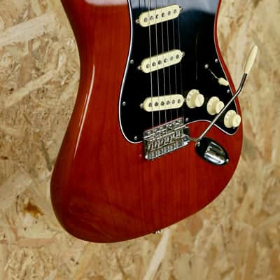 2023 Fender American Vintage II 1973 Stratocaster in Mocha + Original hardcase - Pre-owned image 4