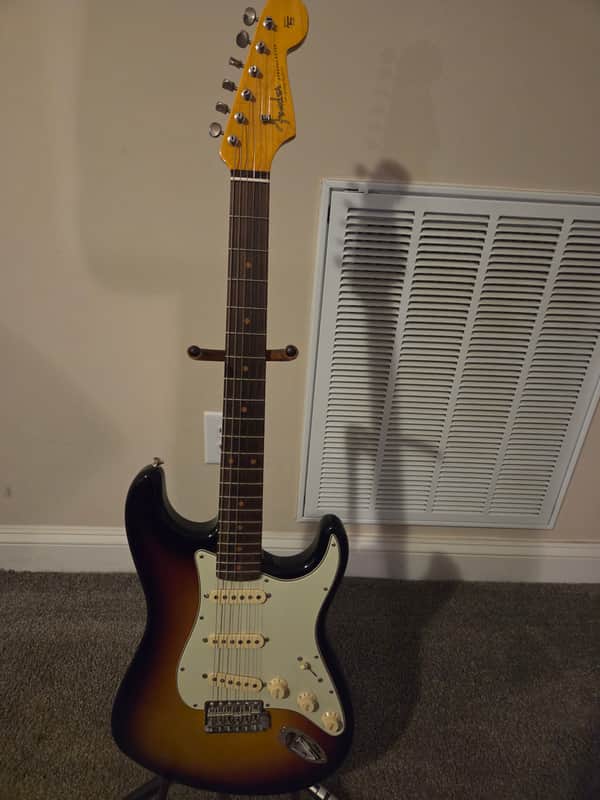 Fender American Vintage II '61 Stratocaster 2022 - Present - 3-Color Sunburst