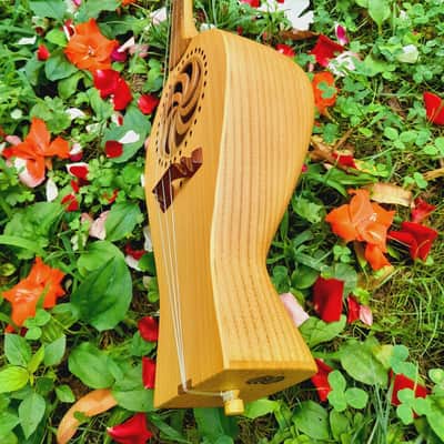Georgian folk music instrument Panduri | String instrument Panduri | ფანდური | Fanduri image 12
