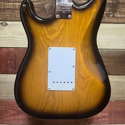 Fender Limited Edition 40th Anniversary 1954 Reissue Stratocaster with Maple Fretboard 1994 - 2-Color Sunburst image 8