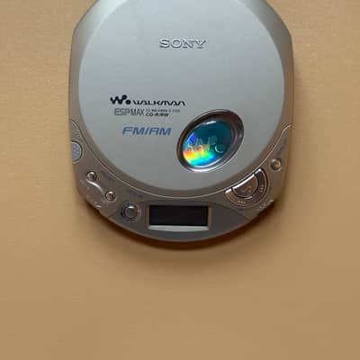 Sony Walkman - Discman D F-200 CD player/AM/FM Radio Orig headphones and PS image 2