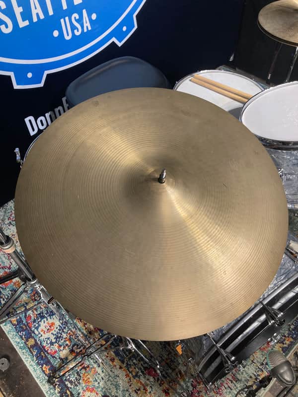 Zildjian - 20" A Medium Ride Cymbal 2168g 1970's image 1