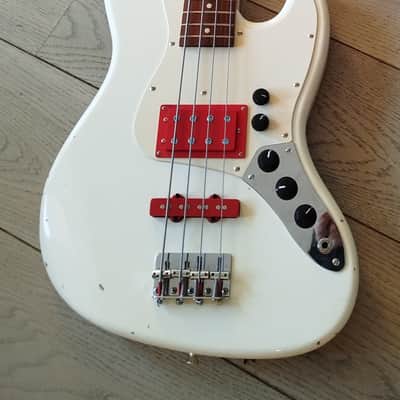 Warmoth licensed by Fender Berry Oakley Tractor Bass 2010s - White, Walbucker pickup, Wal2 preamp image 5