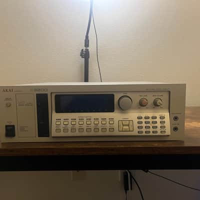 Akai S3200 MIDI Stereo Digital Sampler 1992 - White
