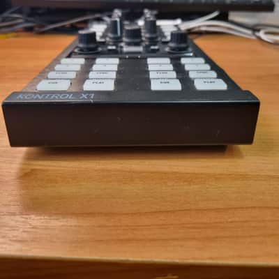 Native Instruments Traktor Kontrol X1 2010s - Black image 5