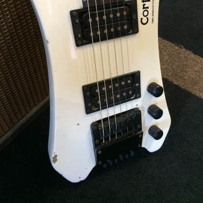 Cort Licensed Steinberger Headless Guitar 80's Whiie image 2