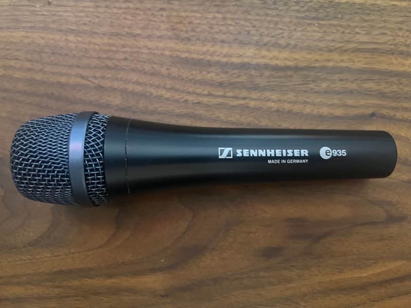 Sennheiser e935 Handheld Cardioid Dynamic Vocal Microphone
