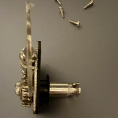 Rickenbacker 4001 & 4003 bass tuning head (Left) 1970s - Chrome image 2