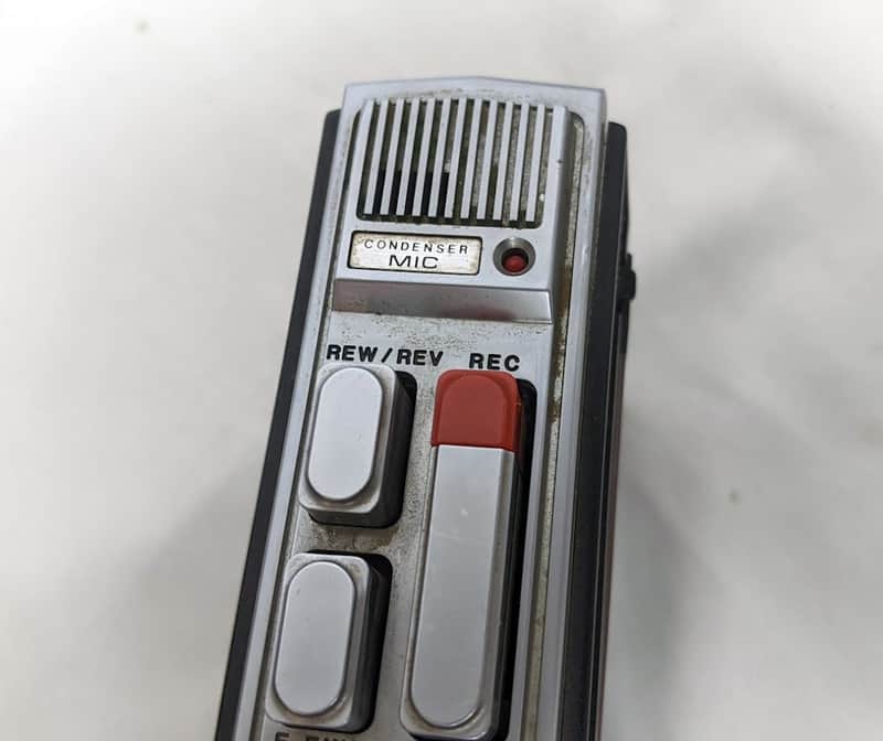 Vintage 1980 Soundesign Portable Cassette Player / Recorder Model