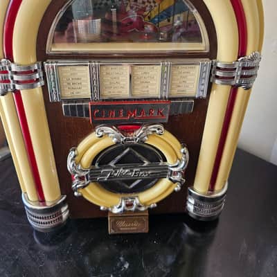 Crosley CR-11 Collector's Edition Jukebox 1998 - Wood image 5