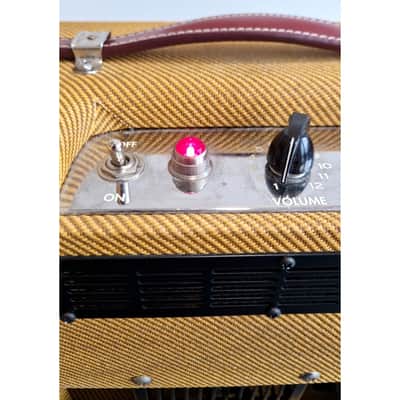 Fender 57 Champ - Guitar Amplifiers - Very Good w/ Soft Case image 6