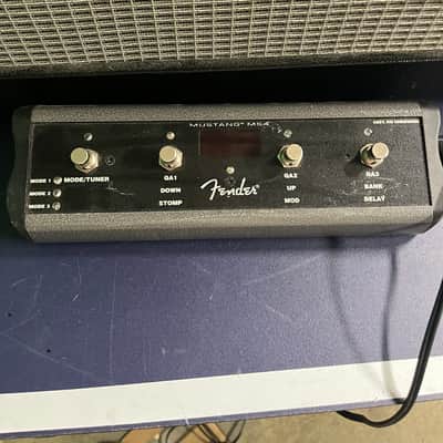 Fender Mustang III V.2 100-Watt 1x12" Modeling Guitar Combo 2013 - 2016 - Black w/ 4 Button Switch image 4