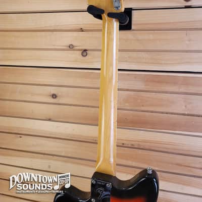 1966 Fender Jazzmaster with Fender OHSC - 3-Tone Sunburst, 8lbs image 7