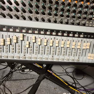 Mackie Onyx 1640 16-Channel Analog Mixer 2003 - 2009 - Black image 4