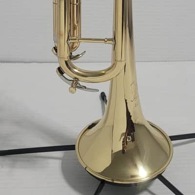 Martin IMPERIAL , TRUMPET W double Reverse LP tuning slide , 2 Mouthpieces and Hard case 1952 - Clear Lacquer image 4