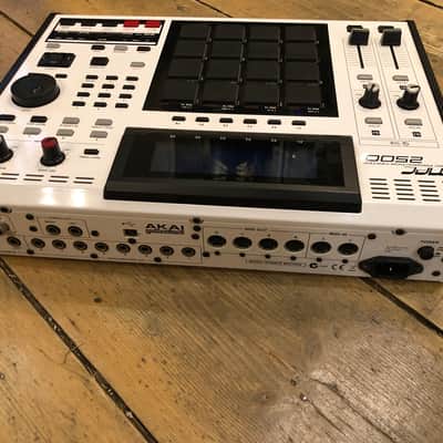 Akai MPC2500 Special Edition White image 5
