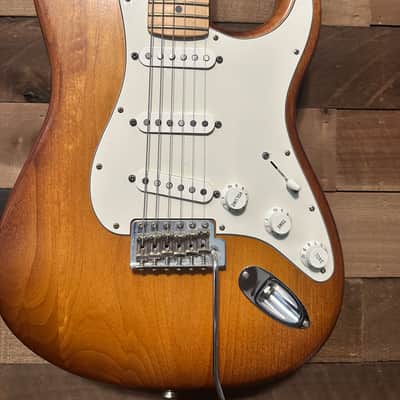 Fender FSR American Hand-Stained Stratocaster Honey Burst image 2