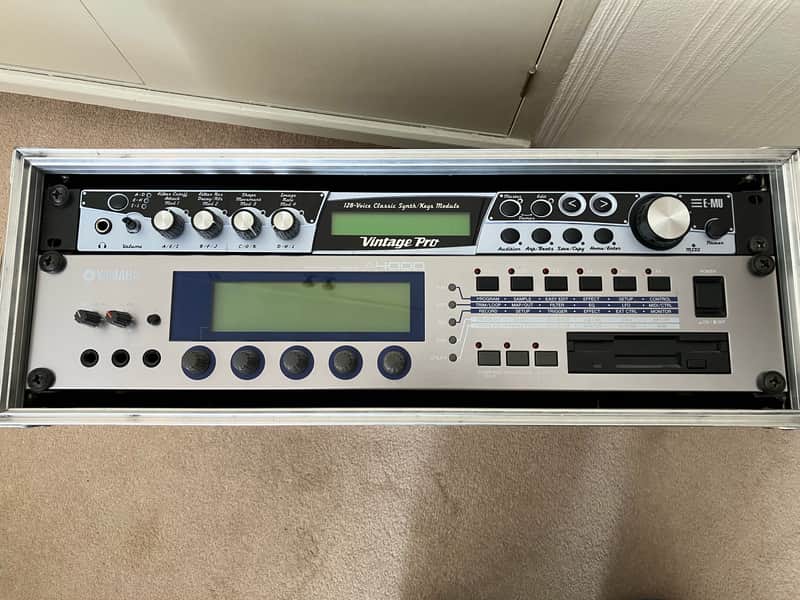 YAMAHA A4000 Professional Sampler with Iomega 250 Zip Drive image 1