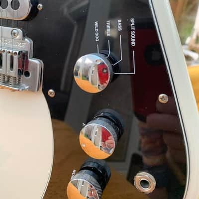 Burns Bison - White, chrome hardware image 3
