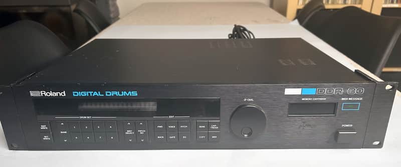 Roland DDR-30, digital PCM drum machine with VCA CEM3360 (x6). Synthpop beats image 1