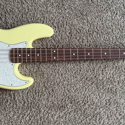 Fender Player II Jazz Bass 2024 - Hialeah Yellow