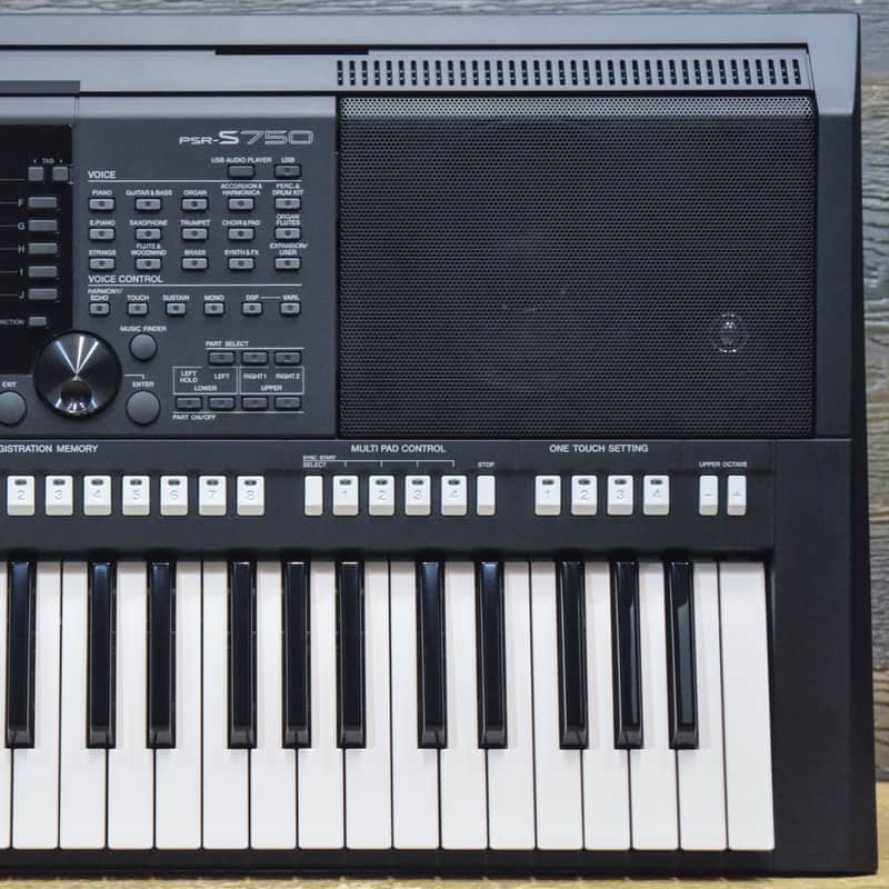 Yamaha PSR-S750 61-Key Arranger Workstation image 2