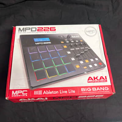Akai MPD226 2015 - Present - Black image 1