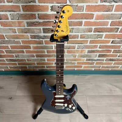 FENDER - AMERICAN PROFESSIONAL CLASSIC STRATOCASTER FADED BLACK image 4