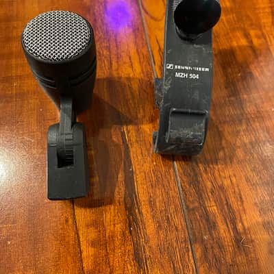 Immagine ☆Sennheiser MD 504 Cardioid Dynamic Drum Microphone with Mic Clip - 2