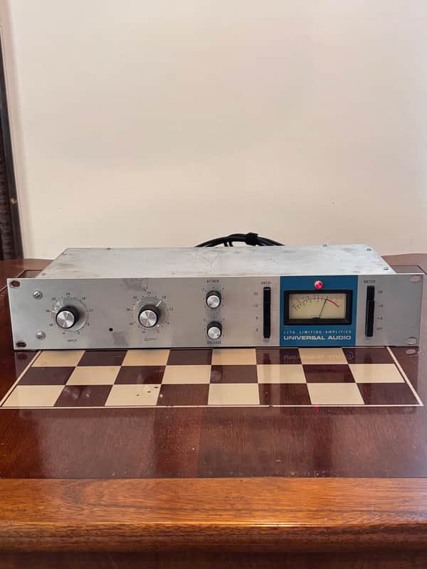 Universal Audio 1176 Revision B Blue Stripe in nice original condition including pig tails plug and play image 1