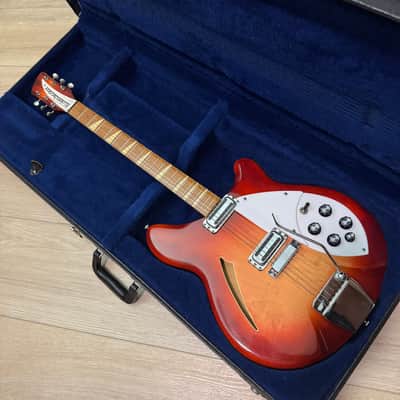 Rickenbacker 360 hardshell case - 1970s / 1980s image 11